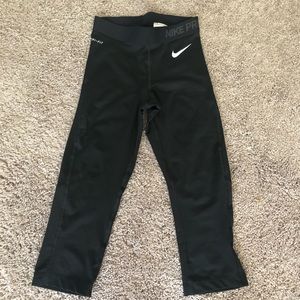 Black Nike drifit Capri leggings